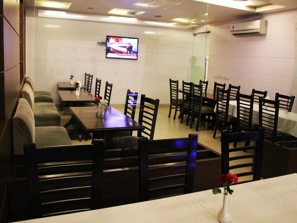 Oyo Premium Kaushambi Ξενοδοχείο Indirapuram Εξωτερικό φωτογραφία